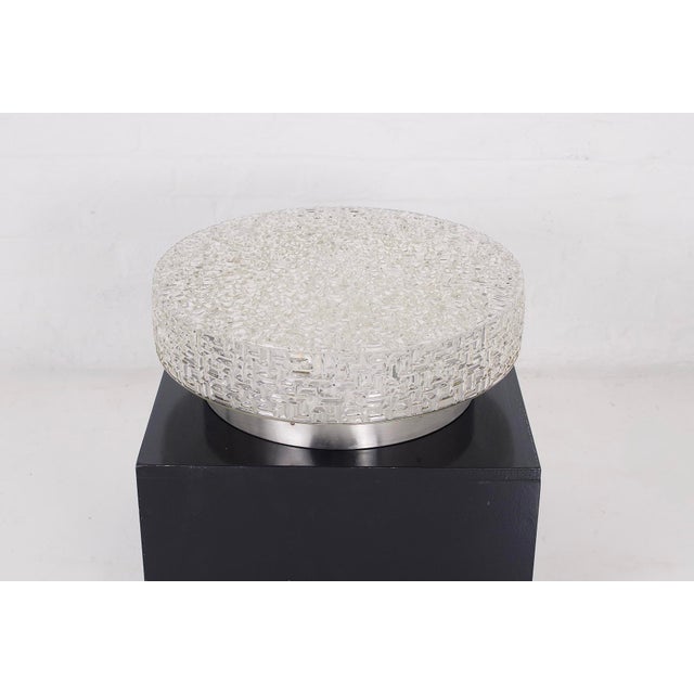 Large round chandelier in thick molded glass mounted on a metal base. LED bulbs included. Height 17 cm x Diameter 49 cm....