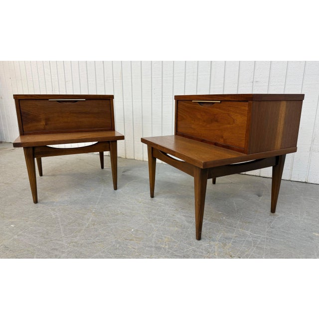 Kent Coffey Mid-Century Modern Kent Coffey Tableau Walnut Nightstands - Set of 2 For Sale - Image 4 of 9