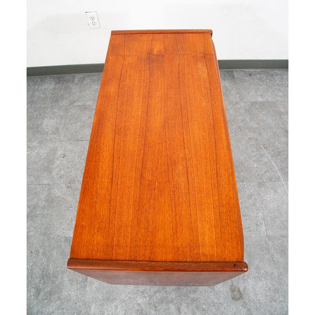 Mid Century Danish Modern Chest of Drawers Dresser Teak Vintage Locking 5 MCM For Sale - Image 4 of 12
