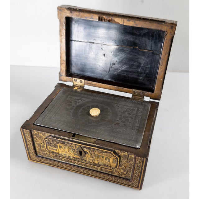19th Century Chinese Export Chinoiserie Black Lacquer Tea Caddy Box For Sale - Image 9 of 13