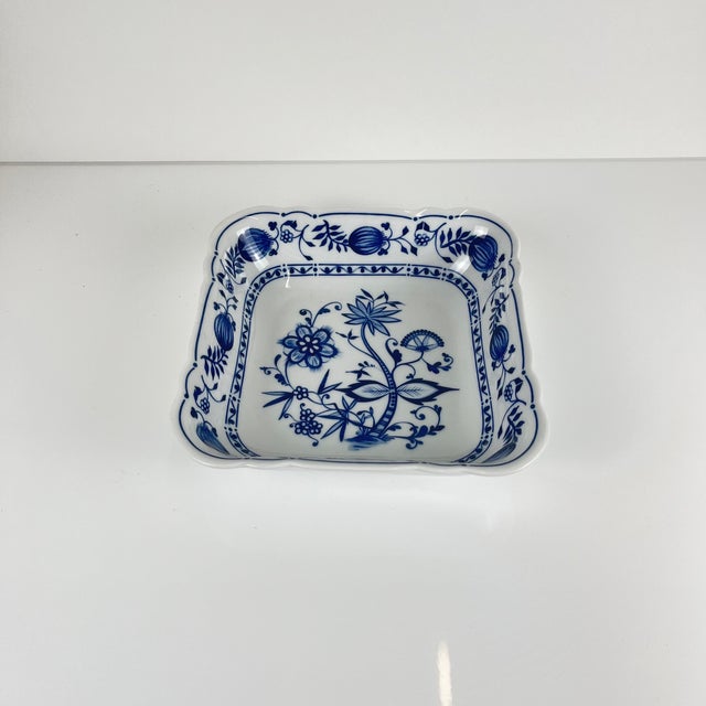 Square Blue Onion Porcelain Dishes from Kahla, East Germany, 1960-1980, Set of 2 For Sale - Image 6 of 14