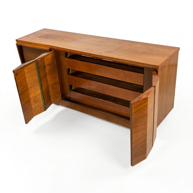 Sculptural Atomic Style Mid-Century Modern 6-Drawer Lowboy Dresser, C. 1960s For Sale - Image 11 of 11