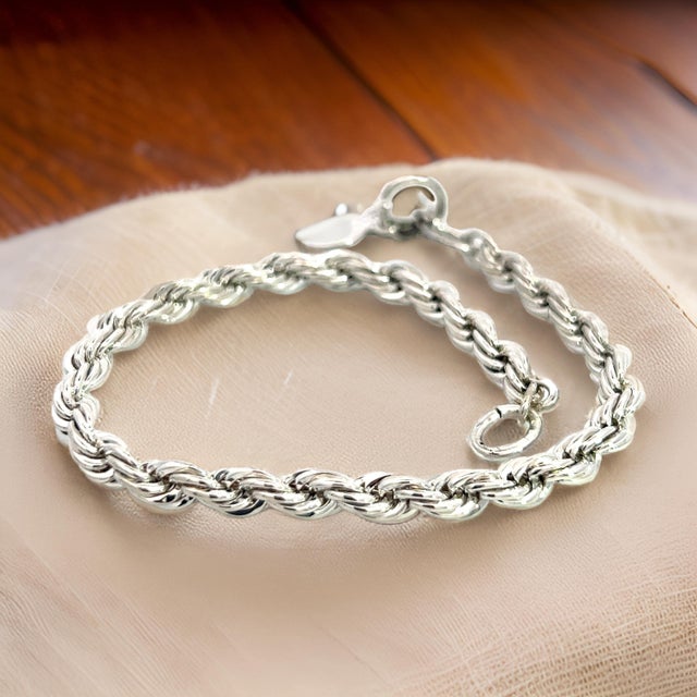 1990s Tiffany & Co Estate Twisted Rope Bracelet With Heart 8" Sterling Silver For Sale In New York - Image 6 of 9