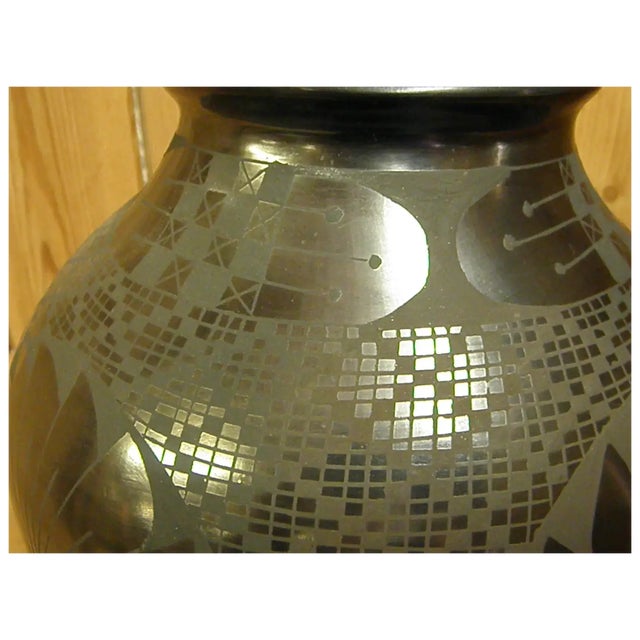 Late 20th Century Mata Ortiz Hand Coiled Blackware Pot by Miguel Bugarini For Sale - Image 13 of 18