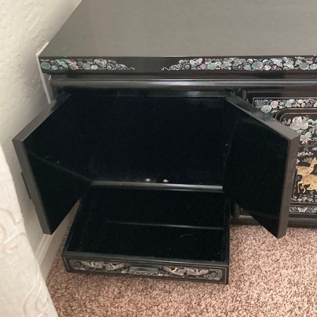 1970s Black Lacquer Dresser With Mother of Pearl Inlay and Asian Inspired Design For Sale - Image 9 of 9