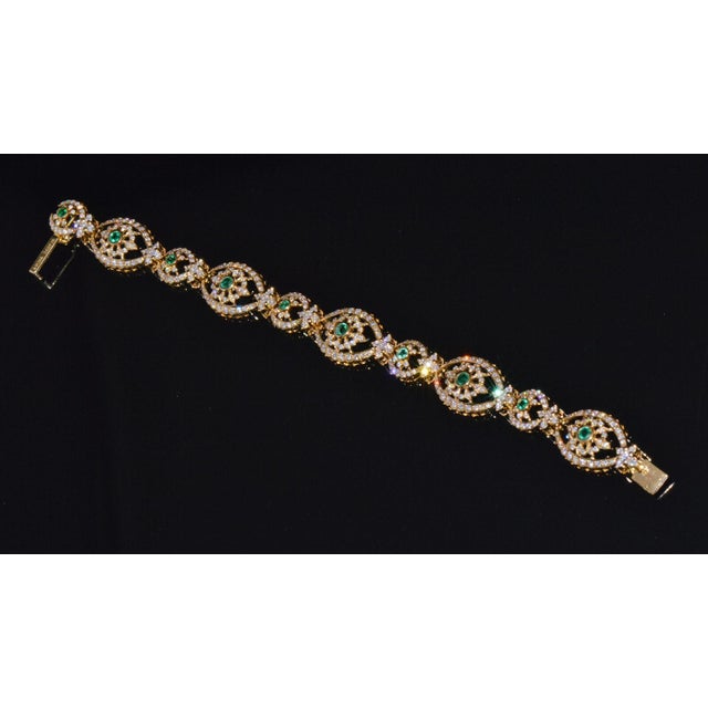 Certified Natural 5.2cts vs F Diamond Emerald 18k Solid Gold Bracelet For Sale - Image 4 of 12
