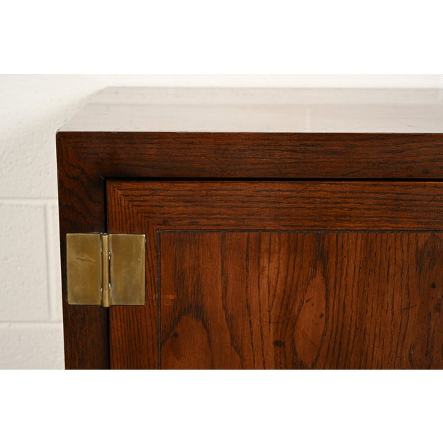 Henredon Mid-Century Hollywood Regency Campaign Oak and Brass Buffet Server or Bar Cabinet For Sale - Image 11 of 17