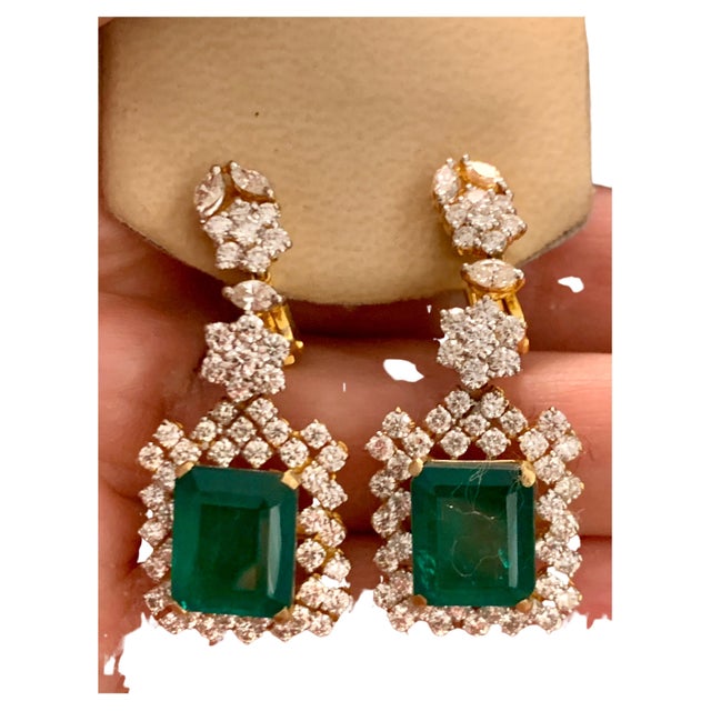 Hydro Emerald Cut Emerald, 7Ct VS Diamond Dangle/Drop Earrings 18 Kt Gold For Sale - Image 17 of 18
