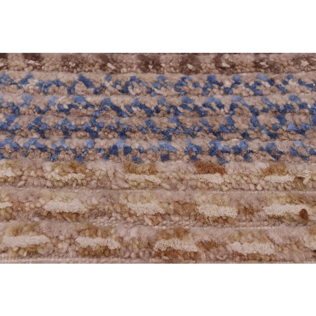 Abstract Boho Chic Grey/Gold Wool High-Low Pile Small Rug -6'5 X 9'11 For Sale - Image 3 of 8
