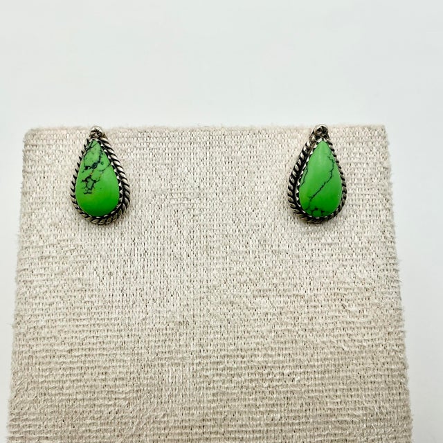 1950s Vintage Southwestern Navajo Americana Carico Lake Sterling & Green Turquoise Stud Earrings - A Pair For Sale - Image 11 of 12