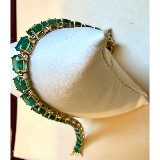 Metal 25 Carat Natural Emerald Cocktail Tennis Bracelet 14 Karat White Gold 7" For Sale - Image 7 of 18