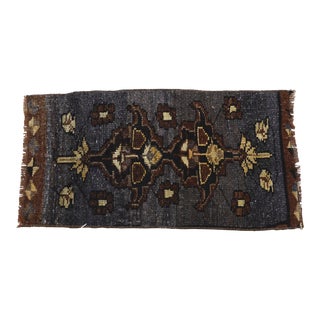 1960s Vintage Hand Woven Traditional Rug For Sale