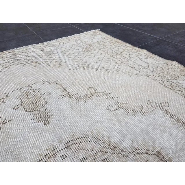 1960s Vintage Beige Handmade Rug- 3′10″ × 6′11″ For Sale - Image 5 of 11