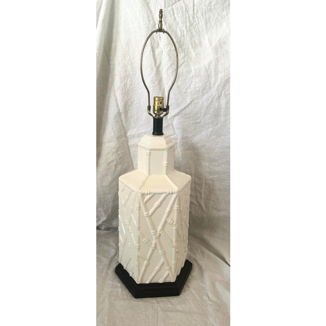 1960s 1960s White Ceramic Hexagonal Bamboo Relief Table Lamp For Sale - Image 5 of 9