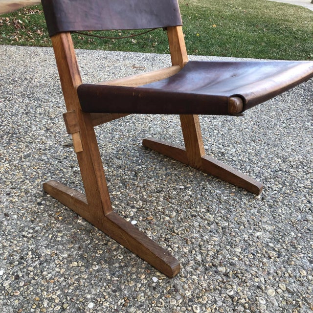 Traditional Mid 20th Century Wood & Leather Cantilevered Chair For Sale - Image 3 of 9