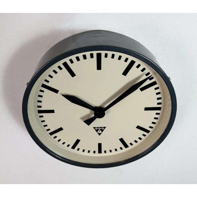 Industrial Factory Wall Clock from Pragotron, 1960s For Sale - Image 4 of 17