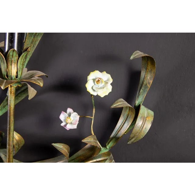 Gold Large Italian Tole Leaves Wall Light with Colorful Porcelain Flowers, 1970 For Sale - Image 8 of 14