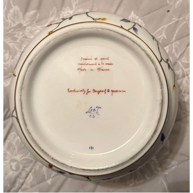 Bergdorf Goodman Camille Le Tallec for Bergdorf Goodman Hand-Painted Chinoiserie Porcelain Cachepot, France, 1996 For Sale - Image 4 of 7