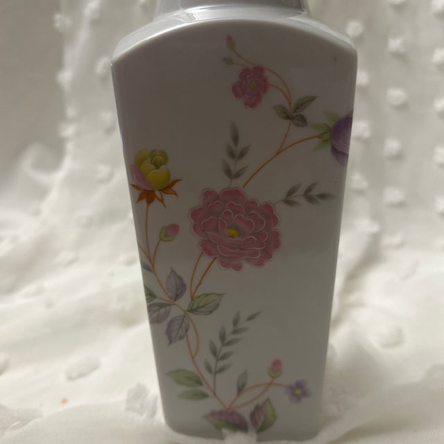 Transparent Pair of Vintage Floral Japanese Vases For Sale - Image 8 of 9