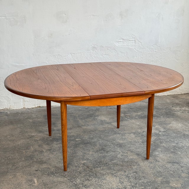 Round Extending Dining Table in Teak from G-Plan, 1970s For Sale - Image 13 of 13