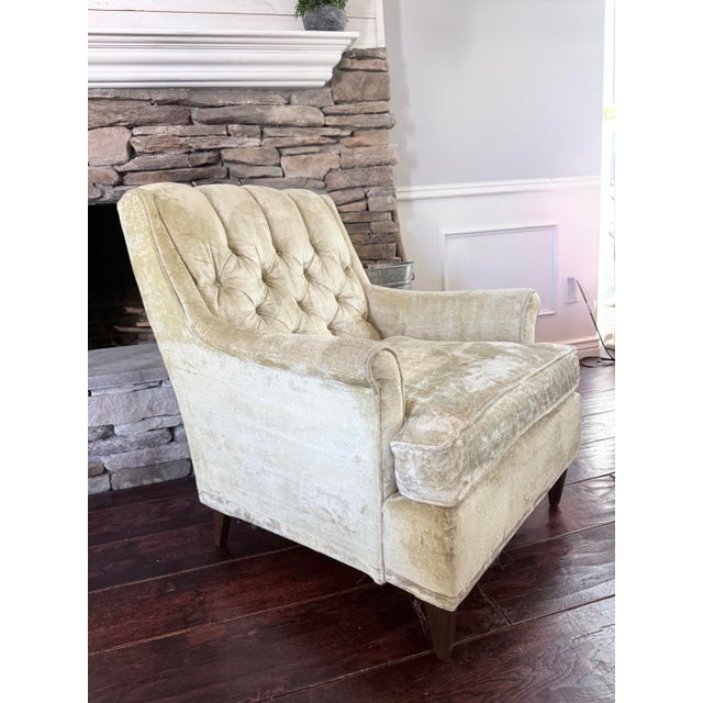 Victorian Vintage Tufted Velvet Armchair – Cream Accent Chair. Signature Kroehler Designs For Sale - Image 3 of 5