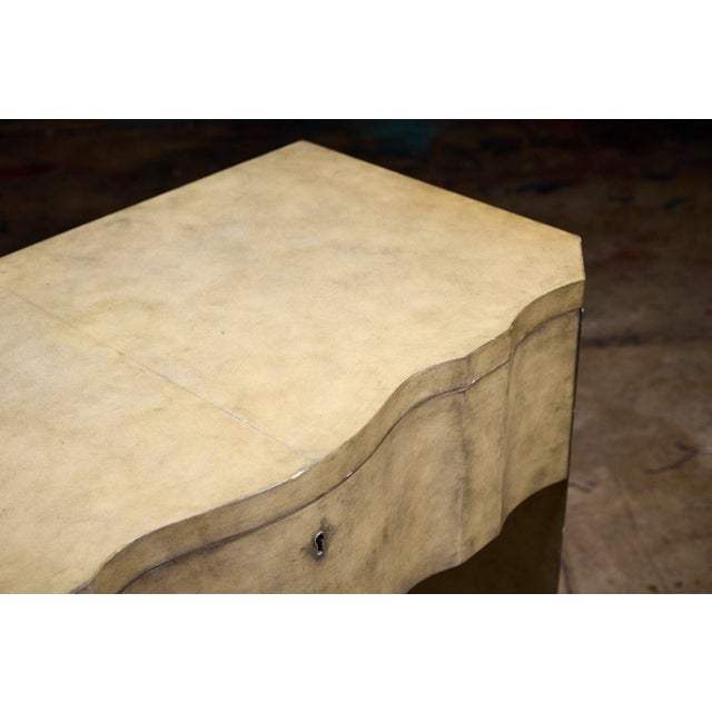 Beige Pair of Serpentine-Front Parchment Nightstands For Sale - Image 8 of 14