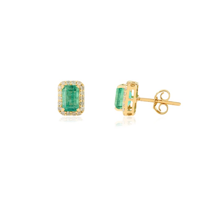 Contemporary Modern Style 1.83 Ct Emerald Stud Earrings With Natural Diamonds in 18k Gold- A Pair For Sale - Image 3 of 13