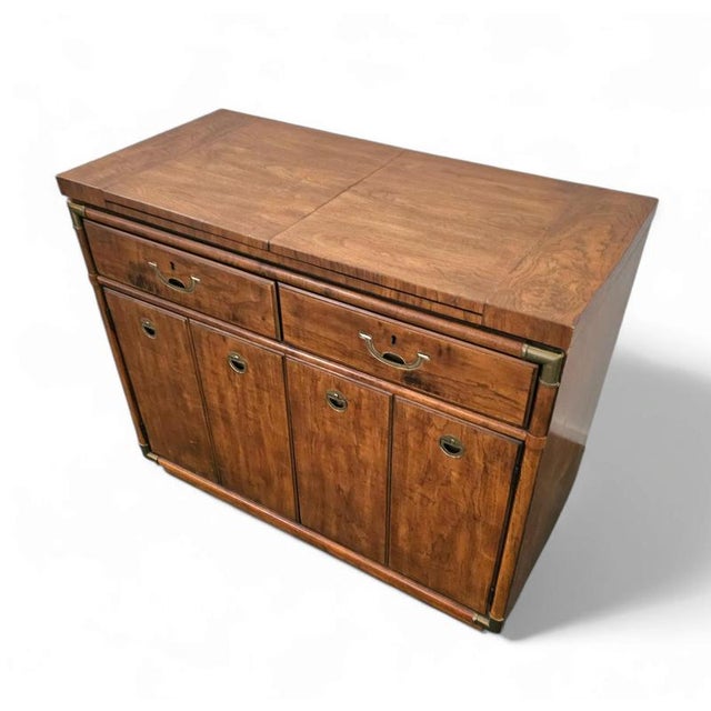 Vintage Drexel Accolade Campaign Server Dry Bar on Casters, 1980s For Sale - Image 3 of 17