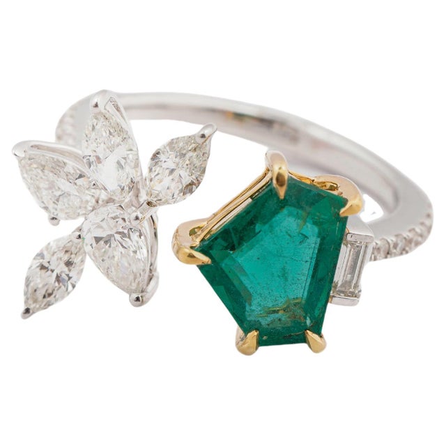 Early 21st Century Natural Zambian Emerald 1.80cts & diamond 1.26cts Ring in 18k Gold For Sale - Image 5 of 18