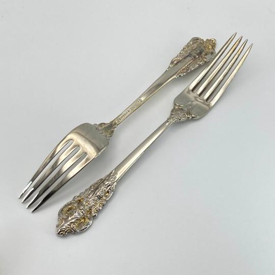 “Baroque by Godinger” Silverplate 65-Piece Flatware Set: Service for 12 With Serving Pieces and Vintage Storage Chest For Sale - Image 11 of 18