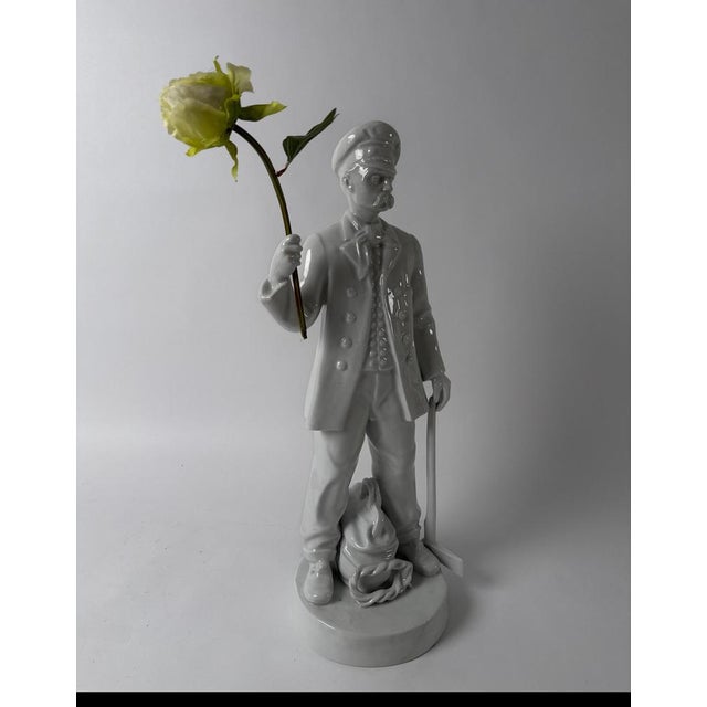 White Porcelain Statue of a Revolutionary with a Device for a Flag or Flower, 1950s For Sale - Image 10 of 18