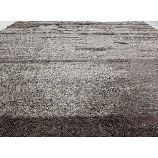 Textile Tulu Nadu ‘Grey Strata’ Abstract Modern Wool Rug by Doris Leslie Blau For Sale - Image 7 of 9