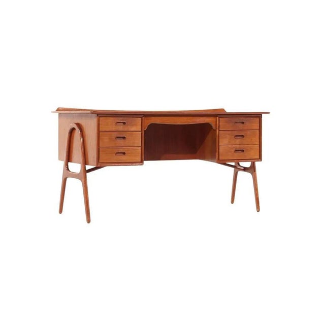 Chestnut 1970s Svend Aage Madsen for Sigurd Hansen Mid Century Curved Front Teak Desk With Book Shelf For Sale - Image 8 of 10