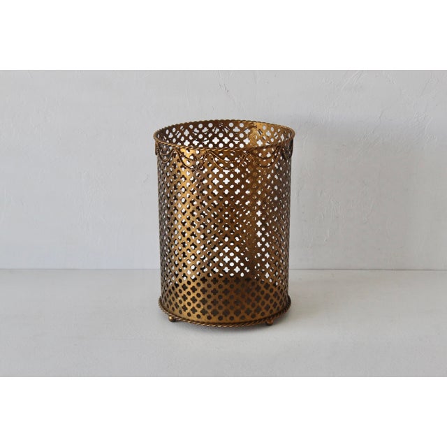 1960s Li Puma Italian Style Regency Gilt Metal Paper Wastebasket Mid 20th Century For Sale - Image 5 of 13