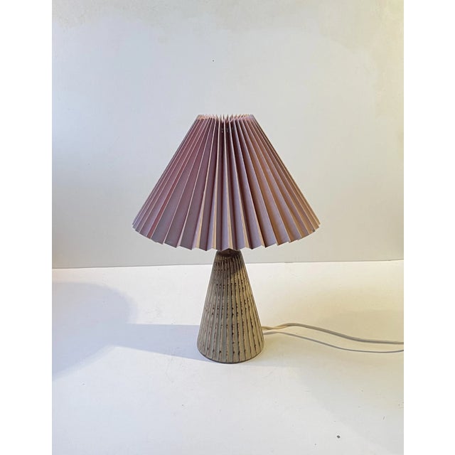 Ceramic Pink Shaded Table Lamp in Glazed and Fluted Ceramic by Søholm, 1960s For Sale - Image 7 of 8