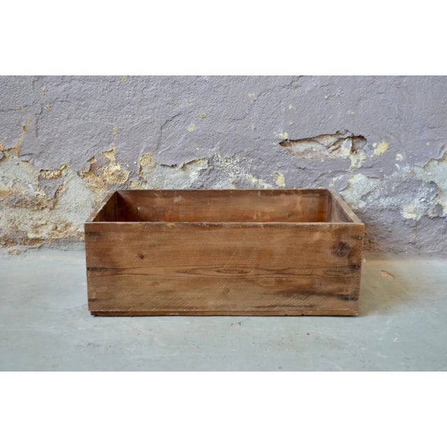 Old wooden boxes, for storing, organizing but also serving as support or becoming real little pieces of extra furniture\....