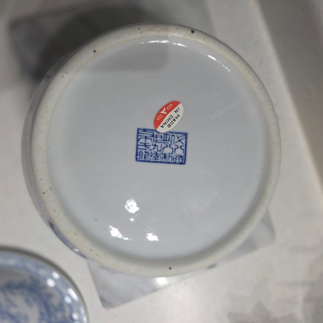 Mid 20th Century Vintage Chinese Porcelain "Double Happiness" Ginger Jar With Foo Dog Finial Lid For Sale - Image 5 of 7