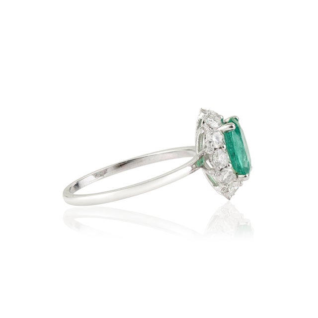 Metal 14k Gold Statement Oval Emerald & Diamond Cluster Engagement Ring Size 6 For Sale - Image 7 of 15