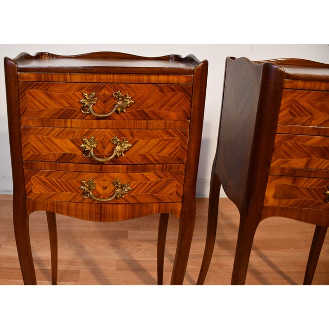 1910s 1910 Antique French Louis XV Satinwood Inlaid Pair of Nightstands Bedside Tables For Sale - Image 5 of 16