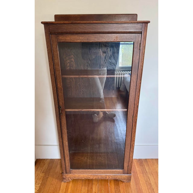 Early 20th century Antique Arts and Crafts Tiger Oak China cabinet / bookcase with original glass and locking key....