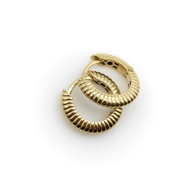 Modern Vintage 14k Gold Ribbed Hoop Earrings, Pair For Sale - Image 3 of 9