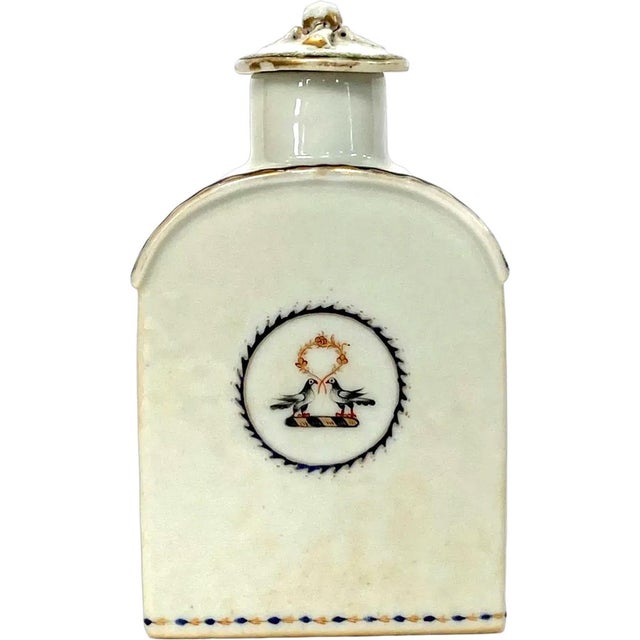 19th Century Chinese Export Qing Porcelain Armorial Flask-Form Tea Caddy For Sale - Image 9 of 11
