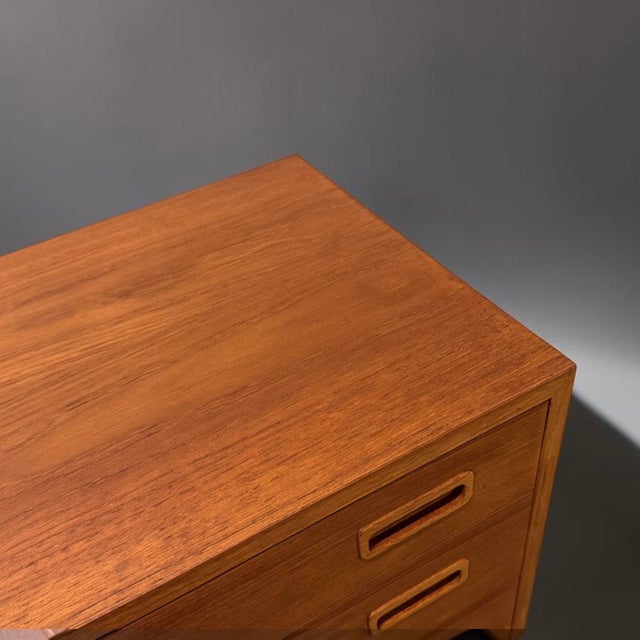 Teak Chest of Drawers from Poul Hundevad, Denmark, 1960s For Sale - Image 4 of 16