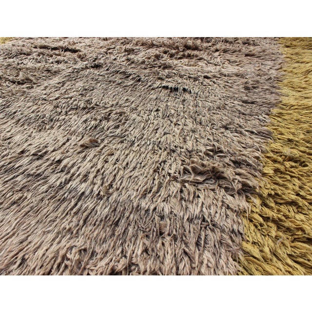 Mid 20th Century Mid 20th Century Modern Vintage Turkish Tulu Rug With Open Field in Gray and Cream/Yellow For Sale - Image 5 of 7