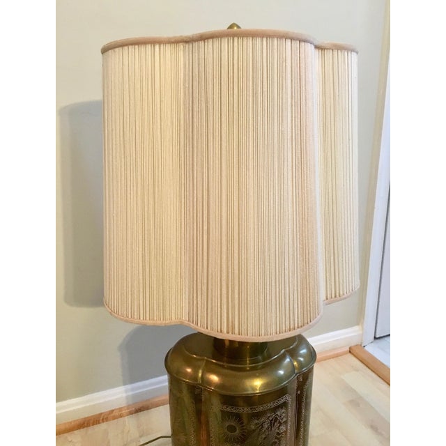 Brass 1960s Hollywood Regency Etched Brass Urn Table Lamp and String Lampshade For Sale - Image 8 of 11
