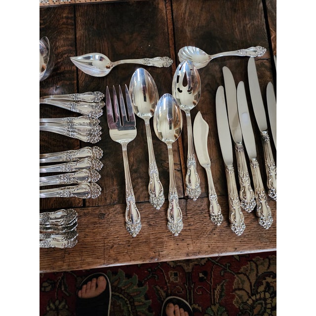 Reed and Barton Tiger Lily Silverplate Flatware For Sale - Image 4 of 9