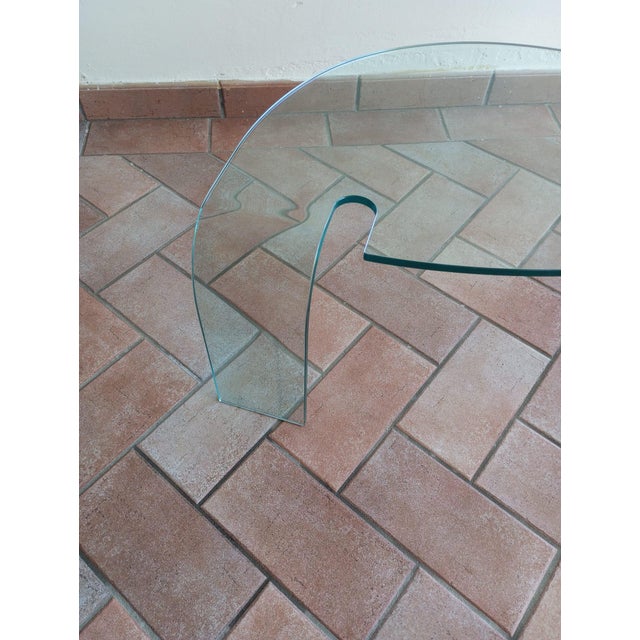 Sculptural Coffee Table in Curved Glass from Fiam, Italy, 1990s For Sale - Image 3 of 13