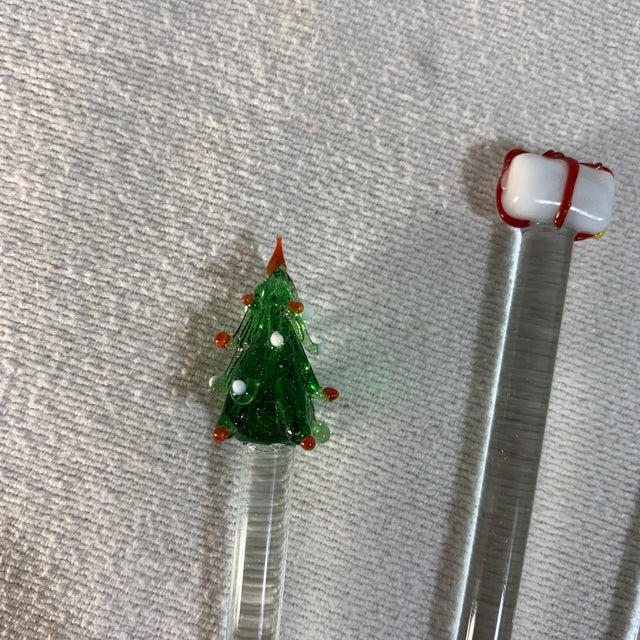 Mid-Century Modern Vintage Macy’s Holiday Theme Swizzlers Stirrers for Drinks and Cocktails For Sale - Image 3 of 8