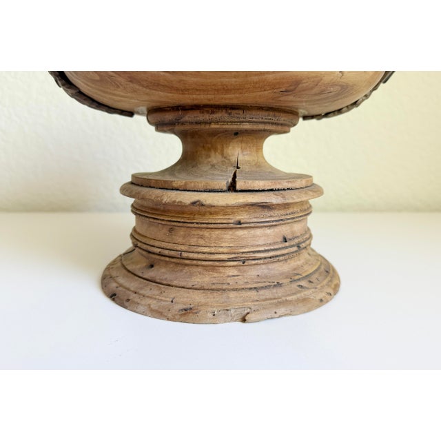 Italian Neoclassical Wood Tazza With Bronze Swan Handles, Early 20th Century For Sale In Sacramento - Image 6 of 12