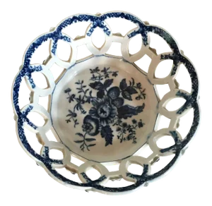 18th Century English George III Worcester Porcelain Round Basket